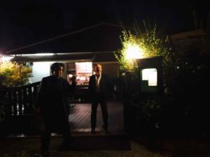 お店はおしゃれな感じ。昼はおそらく外の席も使っているのだと思います