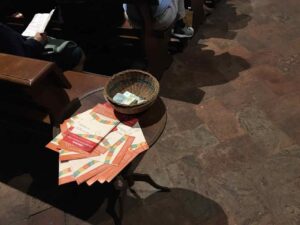 入場は無料ですが教会への献金をお願いしました