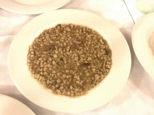 大麦のリゾット風。今回の旅行で一番美味しいポルチーニ料理でした