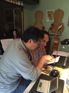 高橋さんとMatteoさんはイタリア語への変換で苦しみました