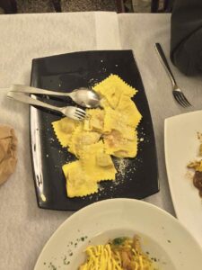 tortelliは季節によって中身が違います。cerryのものはシンプルな味付けにチーズをかけて食べるようです