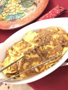 Pappardelle。ミートソースで食べるのが定番です。これはトマトも使わないシンプルなミートソース