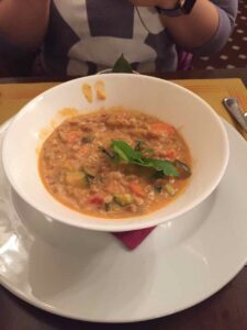 言ってみれば野菜のスープですが・・・風邪気味のゆきちゃんにはとてもよい料理でした