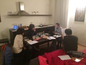 Torrianiの室内。絶賛打ち合わせ中