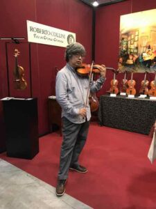 日本でもたくさん売られているコリーニさんの楽器もさすがです